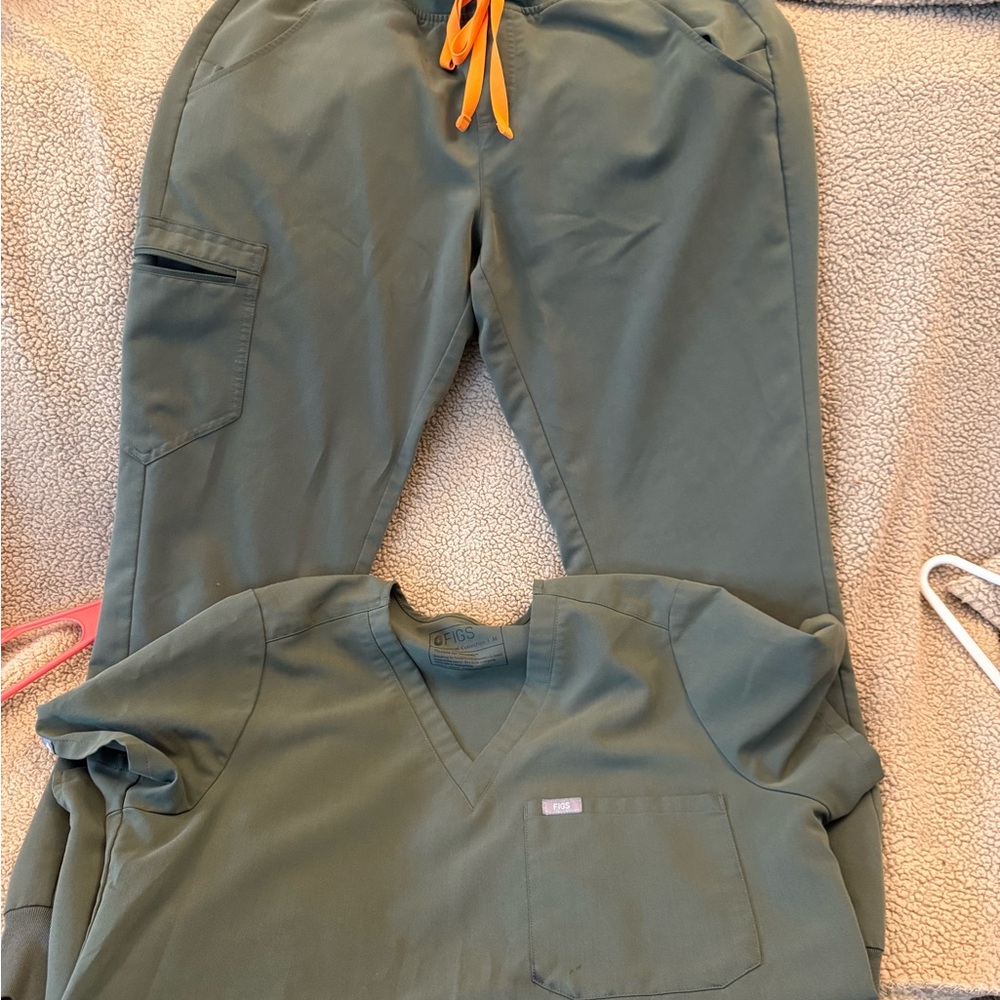 Olive Green fig set. Still has a lot of good wears left. Size medium.